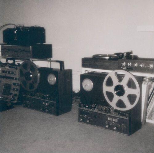 dtybywl:
“ The tape-recorders used to create Brian Eno’s 1975 album, Discreet Music
”