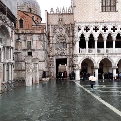 archatlas: #hightidesoclock Marco GaggioA small sampling of the images of Venice you will find on&nb