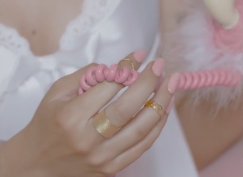 Kali Uchis- Only Girl