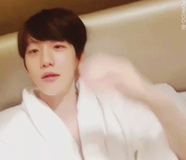 porkdo-bi:  BBH gifs 13/50: cute beansprout in his robe… 