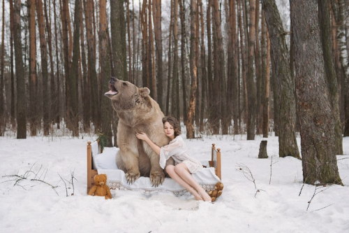 mymodernmet:Olga Barantseva Captured Fairytale-like Photos of Russian Models Posing with a Real