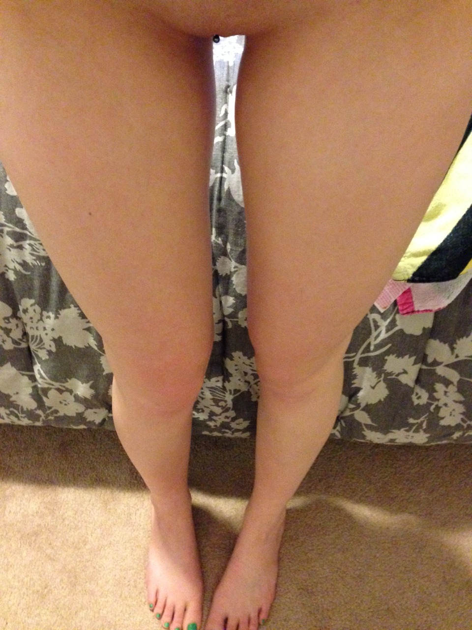 verycuriousvirgin:  Green toes for Halloween C: