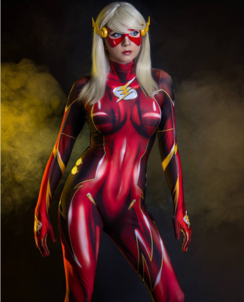 hot-cosplay-babes:Andy Rae as the Flash tiny.cc/fa3cny