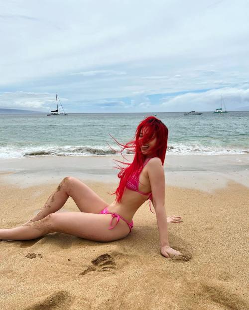 Avamax: Hawaii Is My Favorite Place To Connect W/ Mother Earth ❤️ Brb.. Recharging… 🌏 