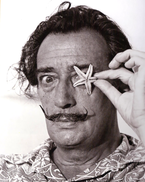 En Salvador Dalí i un ull estelat.