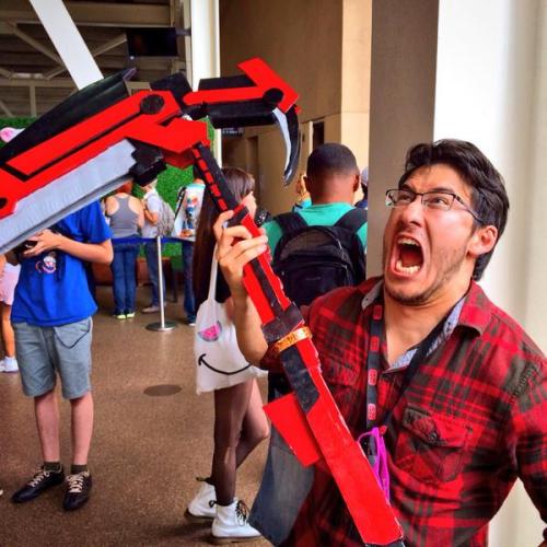 stripesmotherfucker:gUYS LOOK AT THIS PICTURE OF MARK WITH RUBY’S SCYTHE 