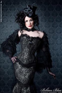 victorian-goth:  Victorian goth  http://victorian-goth.tumblr.com/