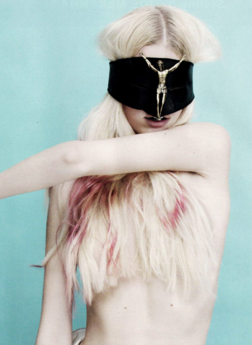labsinthe:  “Super Natural” Daphne Groeneveld photographed by Mert & Marcus for Love F/W 2010