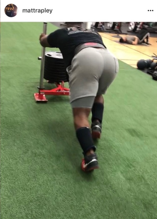 sevenonetree: BIG OLE ASS Damn sexy!