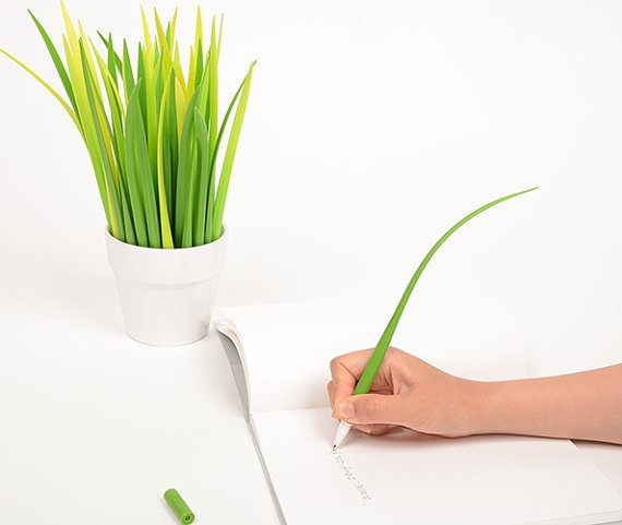 culturenlifestyle:  Ingenious Pens Resemble Real Life Grass Leaves by Jay Lee Korean