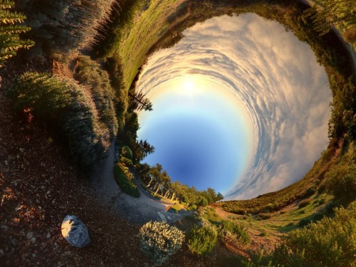 freddy-: pastygobbler: Panorama taken while rolling down a hill x Holy shit this is magical