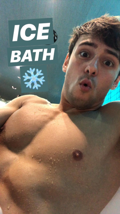 Tom Daley Nude And Sexy Bulge PhotosSource: bananahunks.com