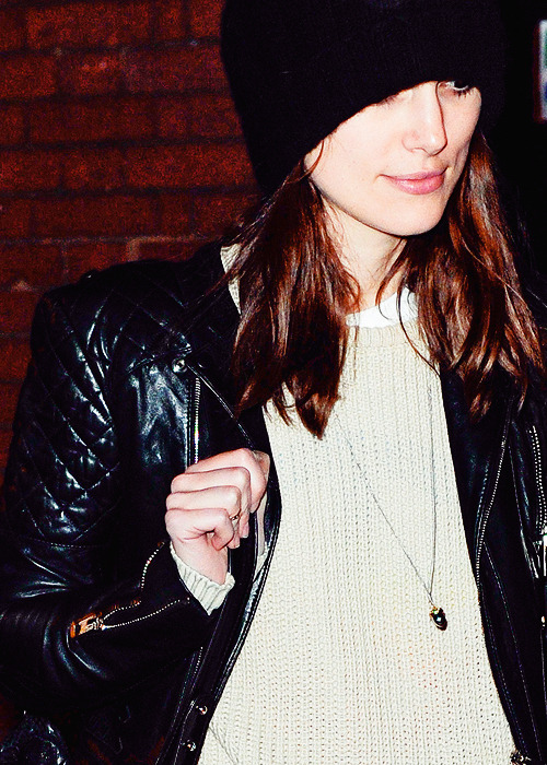 + + + {knightley-keira.com} + + +