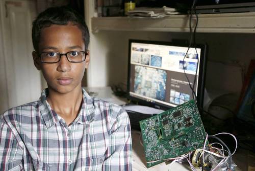 ehmzee:  assangistan:  MUST Read & #JeSuisAhmed: Irving 9th-grader arrested after taking homemad