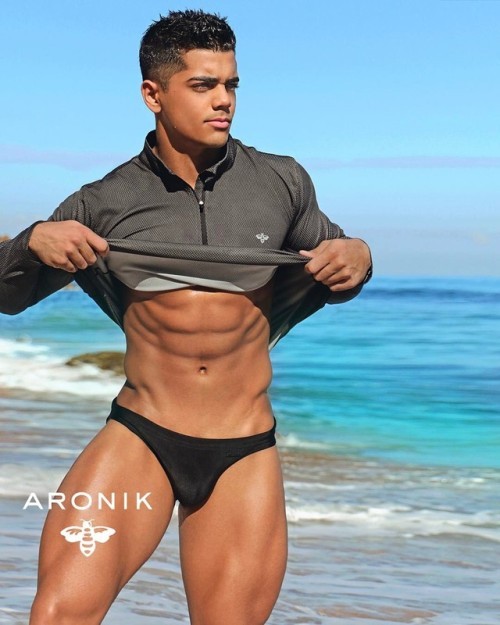bonitominino:    Jay Alexander Torres | Instagram: @jay_torres_10  