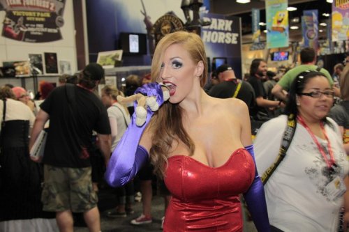 sexy-cosplay-scroll:  Jordan Carver as Jessica Rabbit 