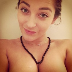 missdanidaniels:  This is my second bath today. 