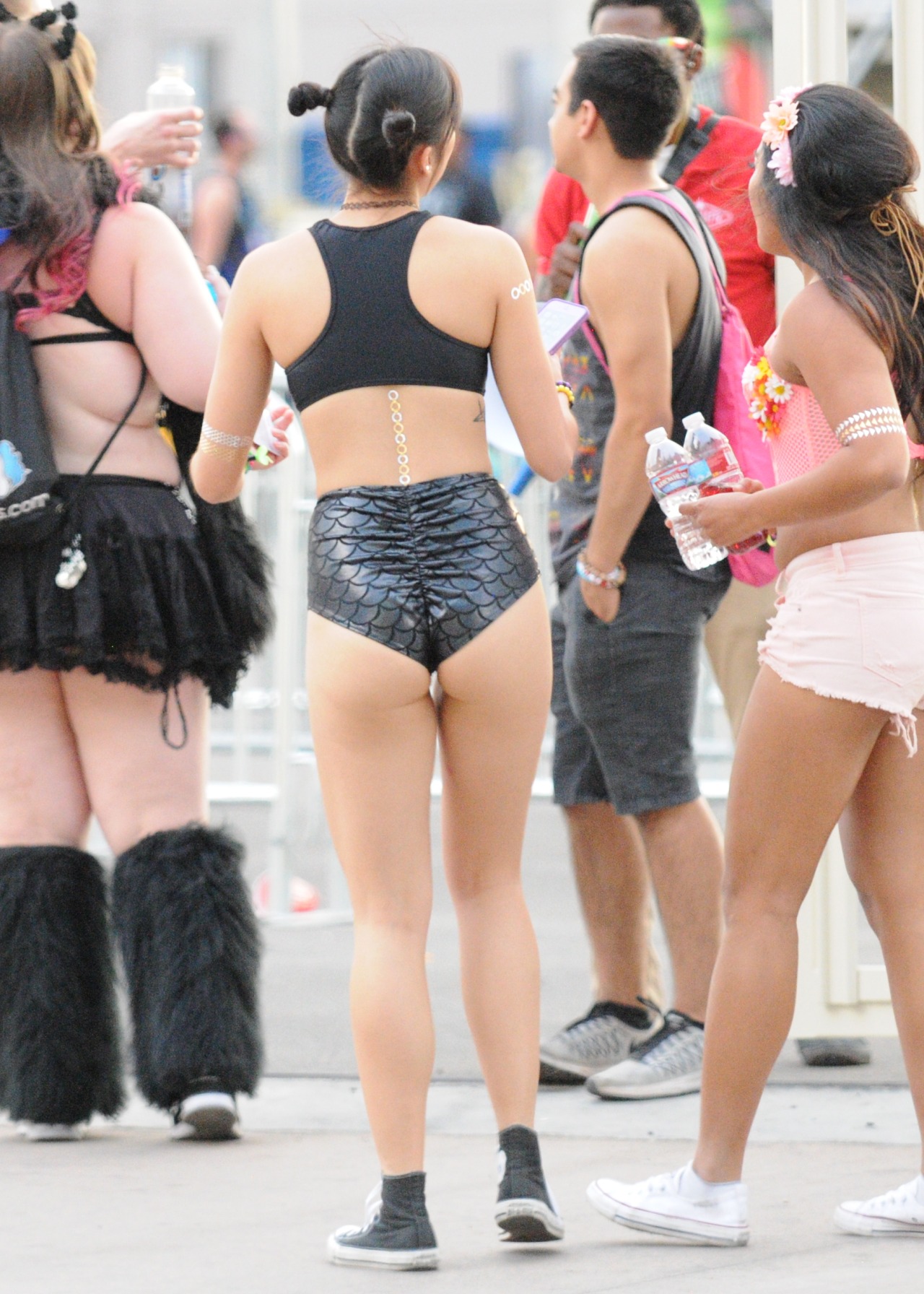 I never get tired of EDC ass.