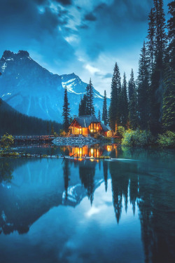 redfernrager:  lsleofskye:   Wake up to this view! | merveceranphoto Location: Emerald Lake,  Yoho National Park, British Columbia, Canada   I’m glad Canada has so beautiful a place as a fitting compliment to such a wonderful people.