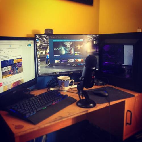 Loving the new gaming set up. Just need a new desk and some friends to game/stream with. #corsair #A