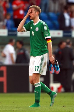 maleathletessocks:  Football. Per Mertesacker.