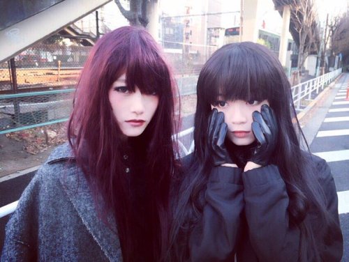funkyfunx:  あちなみさんはTwitterを使っています: “今日はゆらちゃんと里砂ちゃんとバイブルの撮影。ウィッグです。バイブルはお化粧濃いめなわたしです t.