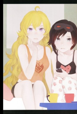 rwby、ルビー・ローズ、ヤン・シャオロン、又吉、高解像度、マスク、パジャマ、ロングヘア、ショートヘア、帽子、悲しい、アホ毛、グレー目、紫目、赤毛、金髪、電話、飲み物、黒髪