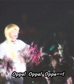 nanokorea:  Cheerleader Minho getting kissed by her fav oppa~ 