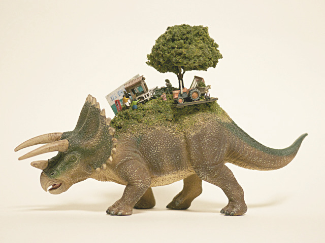 supersonicart:   Maico Akiba’s Small Worlds. Japanese artist Maico Akiba painstakingly