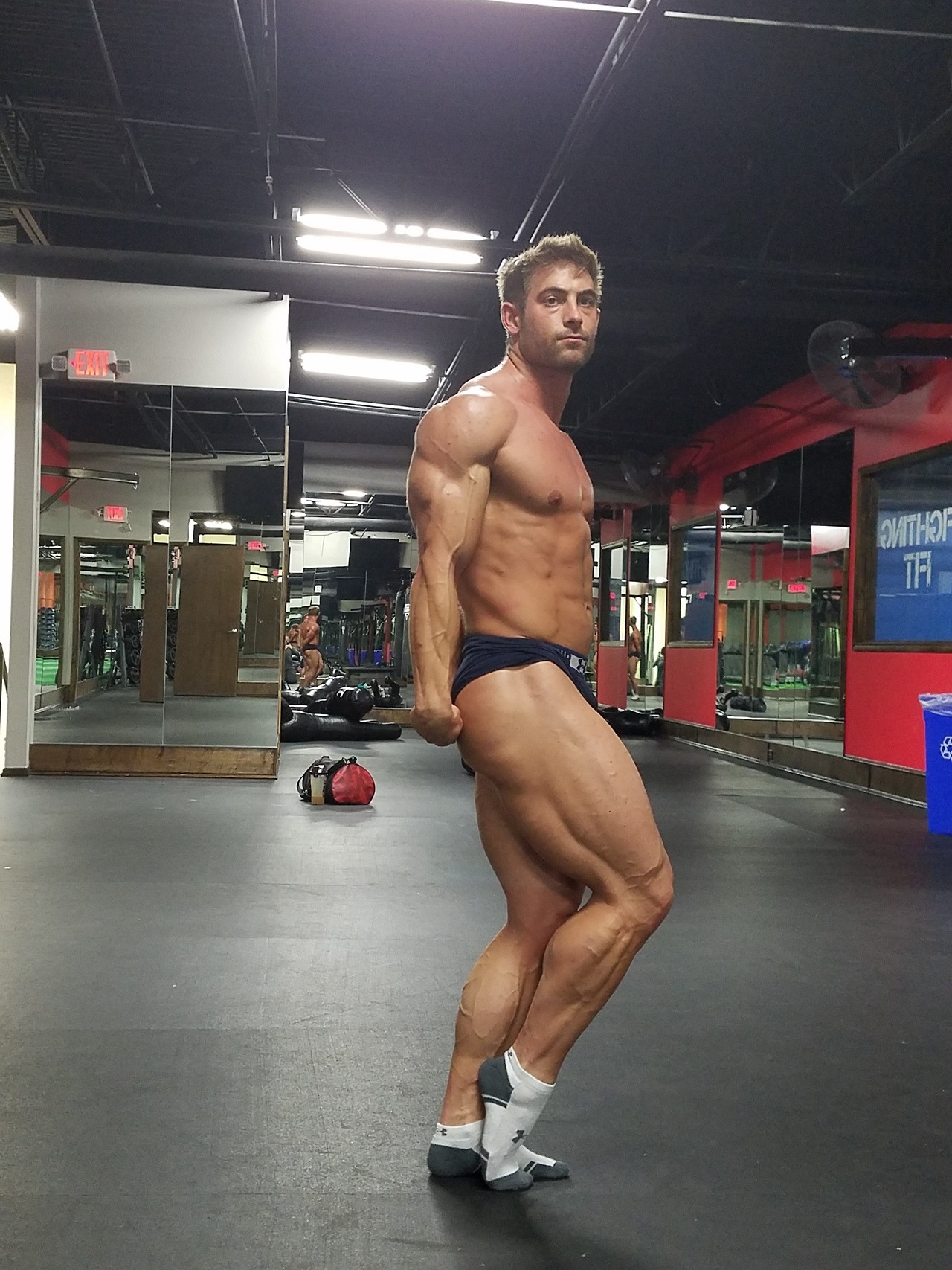 cwright-1:  Little bit of posing practice tonight at just over 5 weeks out. 194 lbs.