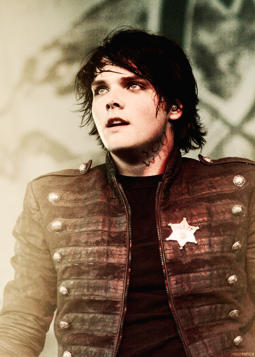 youstupidfuckingwhore666:  Bye, me fui a traficar cafe con Gerard Way | via Facebook