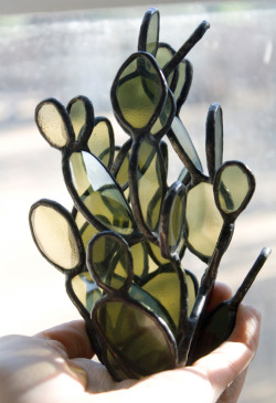itscolossal:Bespoke Stained Glass Succulents by Lesley Green