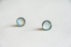 fernfiddlehead:  Simple blue earrings, blue mother of pearl by marinaswishes (10.00 EUR) http://ift.tt/1owtcKB