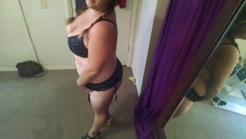 pornapalooza-xxx: Pretty new lingerie:) if only it was being put to use…