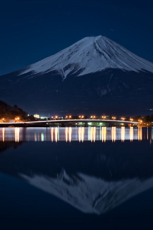 travelthisworld:Reflections on the New YearLake Kawaguchi, Yamanashi Prefecture, Japan | by Yuga Kur