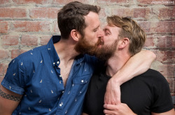 fuckyeahdudeskissing:  Fuck Yeah Dudes Kissing