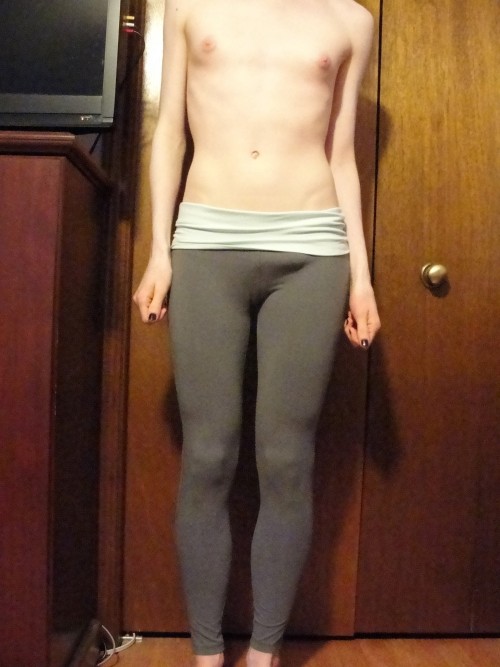 chikubihime:  Some older pics of me in yoga pants. I love how my little bulge looks in the front!