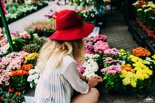 convexly:Flowers market by Oleh Slobodeniuk on Flickr.