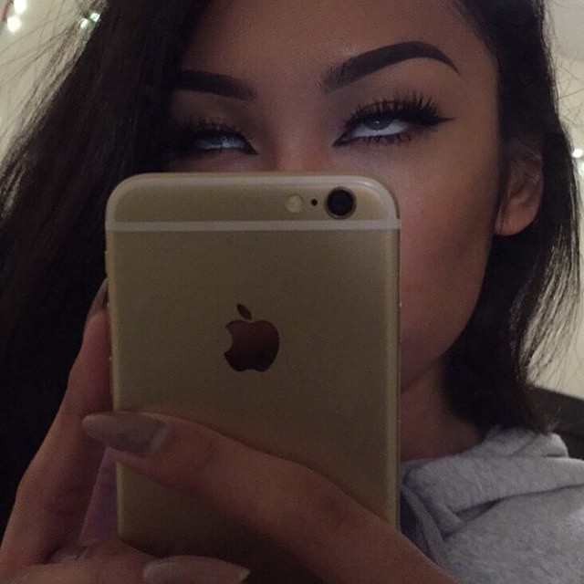 luxurygoldgodess:  @sadgalriri