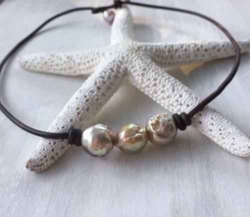 Leather pearl necklace #jewelry #accessories #freshwaterpearljewelry #etsyshop #beachjewelry #mother