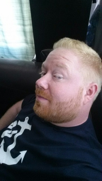 thebigbearcave: que muy fucking lindo nino.  i want to lick and love him like a bearcub in the 