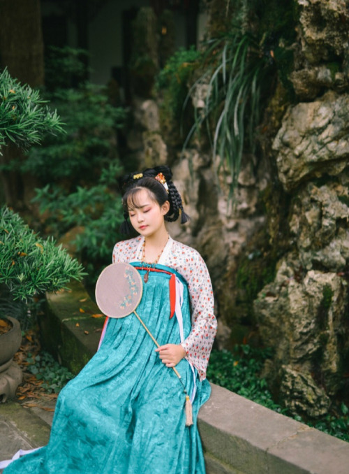 Traditional Chinese hanfu by 朝露之城