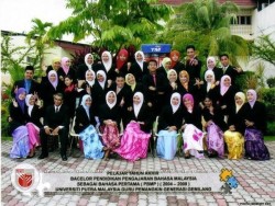 dedaun:  Mrs.Noorlaily.. cikgu yang suka