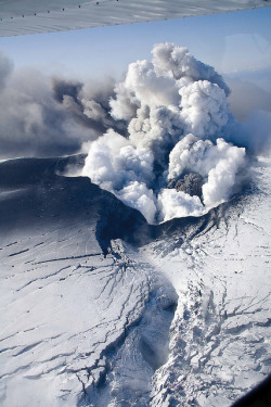 glxciers:  Eyjafjallajokull in action | ( By:  Halldor Kr Jonsson )