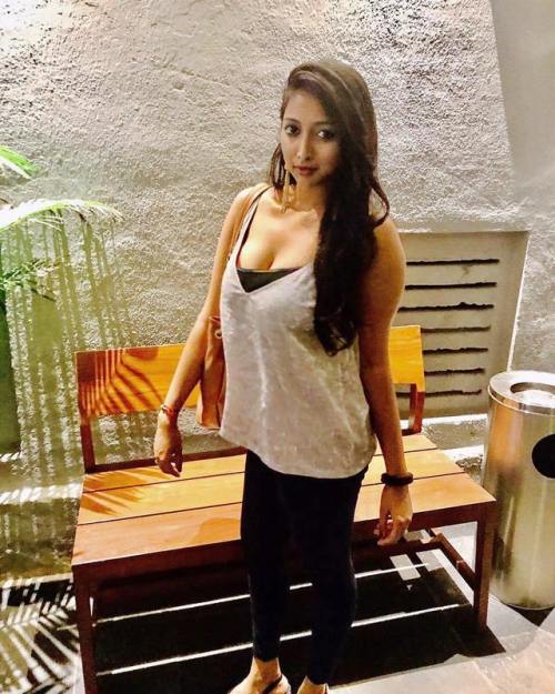sunnyleonemalaysia:Yenna size-u ithu… 1
