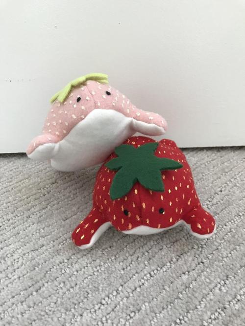 figdays:Strawberry Frog Plushie //mochibo