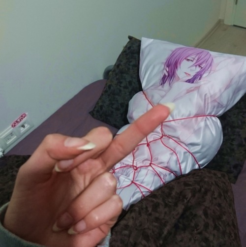 Dear femdom community, I’m back~ from hiatus. This is my housemate’s dakimakura btw, waiting for her