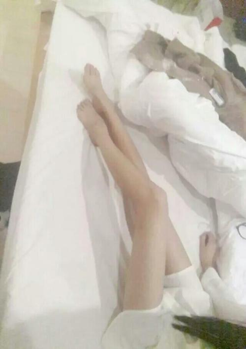 fuckwq: 16岁美少女王琪全裸，想要联系方式的私聊 想看萝莉视频的快快联系我，私信留下你的qq，诚信第一非诚勿扰，下手晚了就没有了