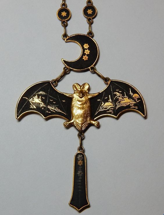 treasures-and-beauty:  Art Nouveau Japanese 24K; Silver Inlaid Damascene Bat and