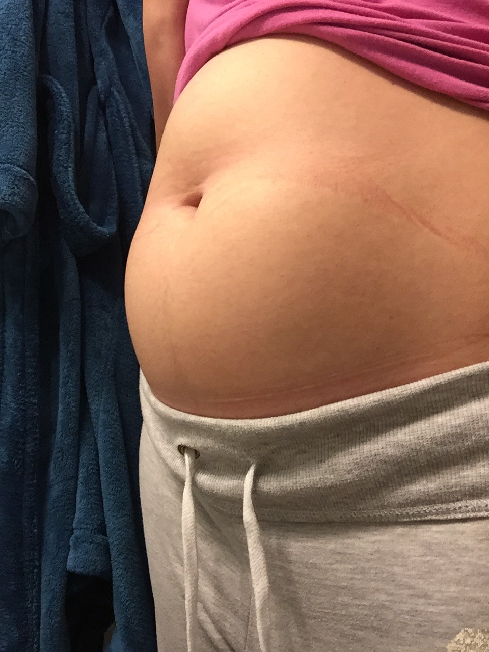 secretchubkink:  another ice cream belly. i just can’t control myself around it.